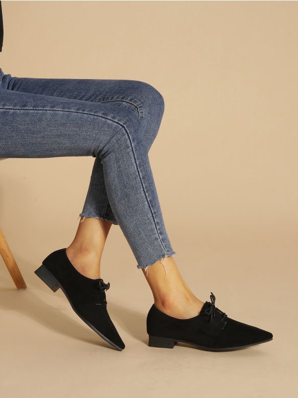 Minimalist Lace Up Front Point Toe Oxfords