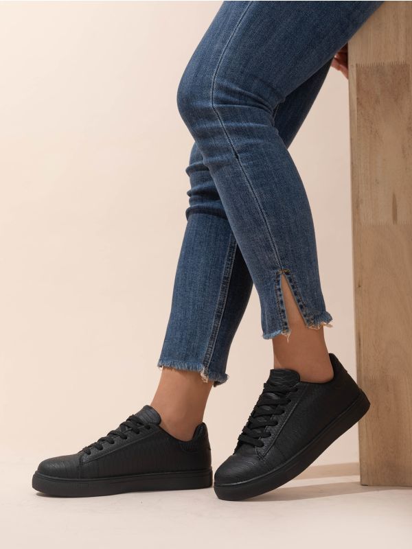 Textured Lace-up Front Skate Shoes